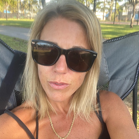 Meet your Posher, Jennifer - Picture 1 of 1